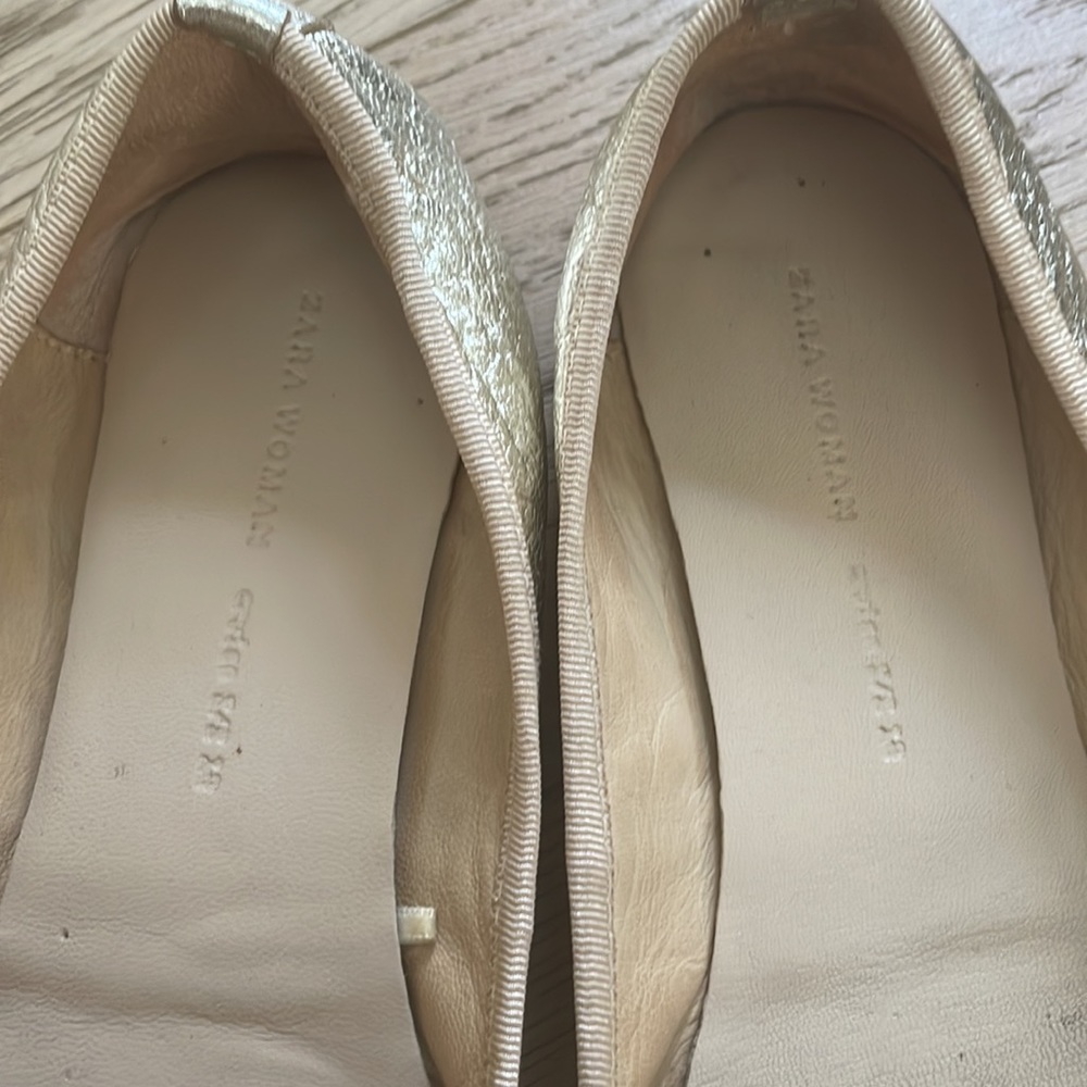 Zara woman’s gold ballet shoe - Picture 5 of 5